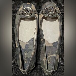 Mk camo flat leather shoes